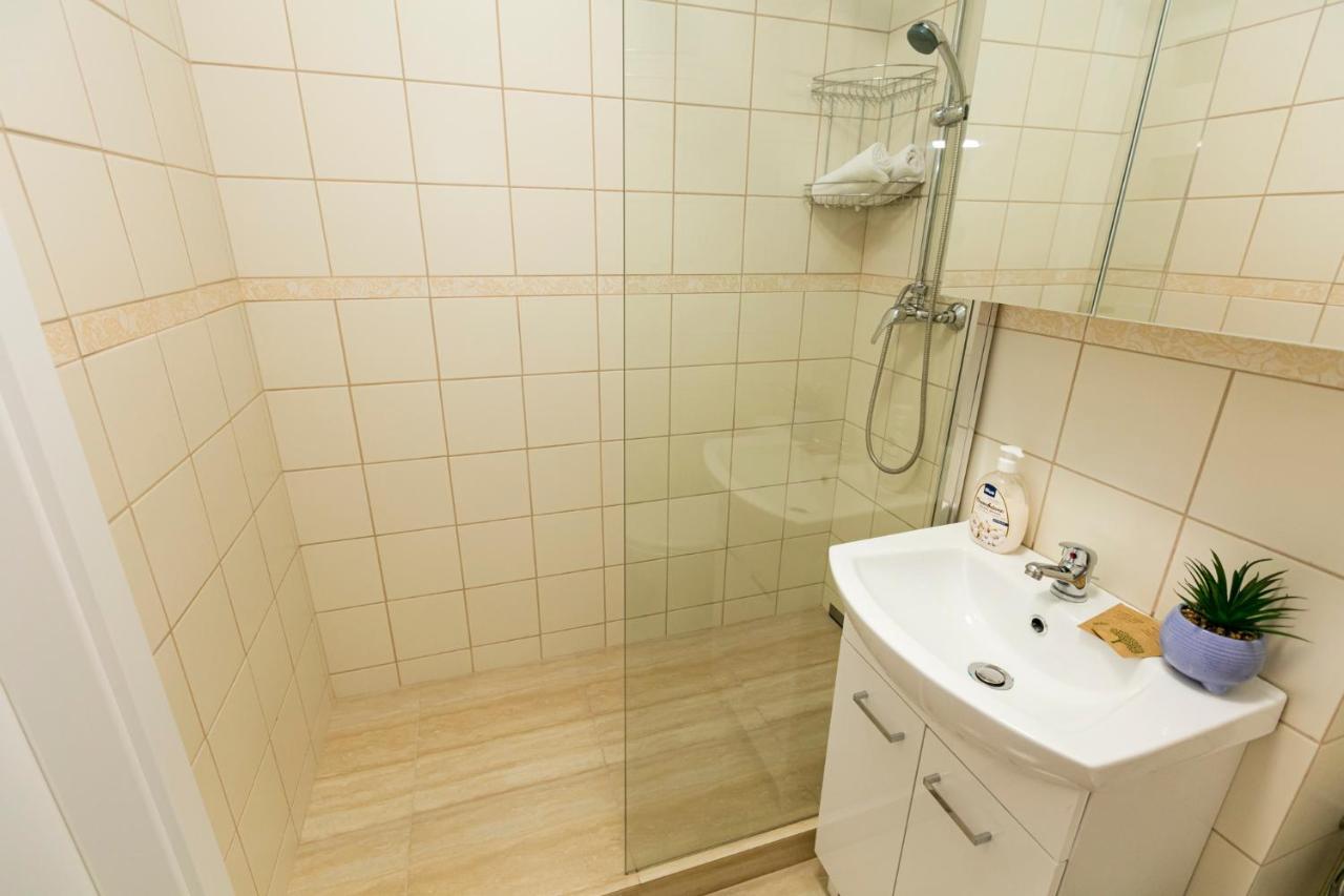 Chmielna - 250M Od Zlotych Tarasow, 350M Od Dworca Centralnego - Wifi - Smart Tv 55 Cali - Better Rental Warsaw Ngoại thất bức ảnh